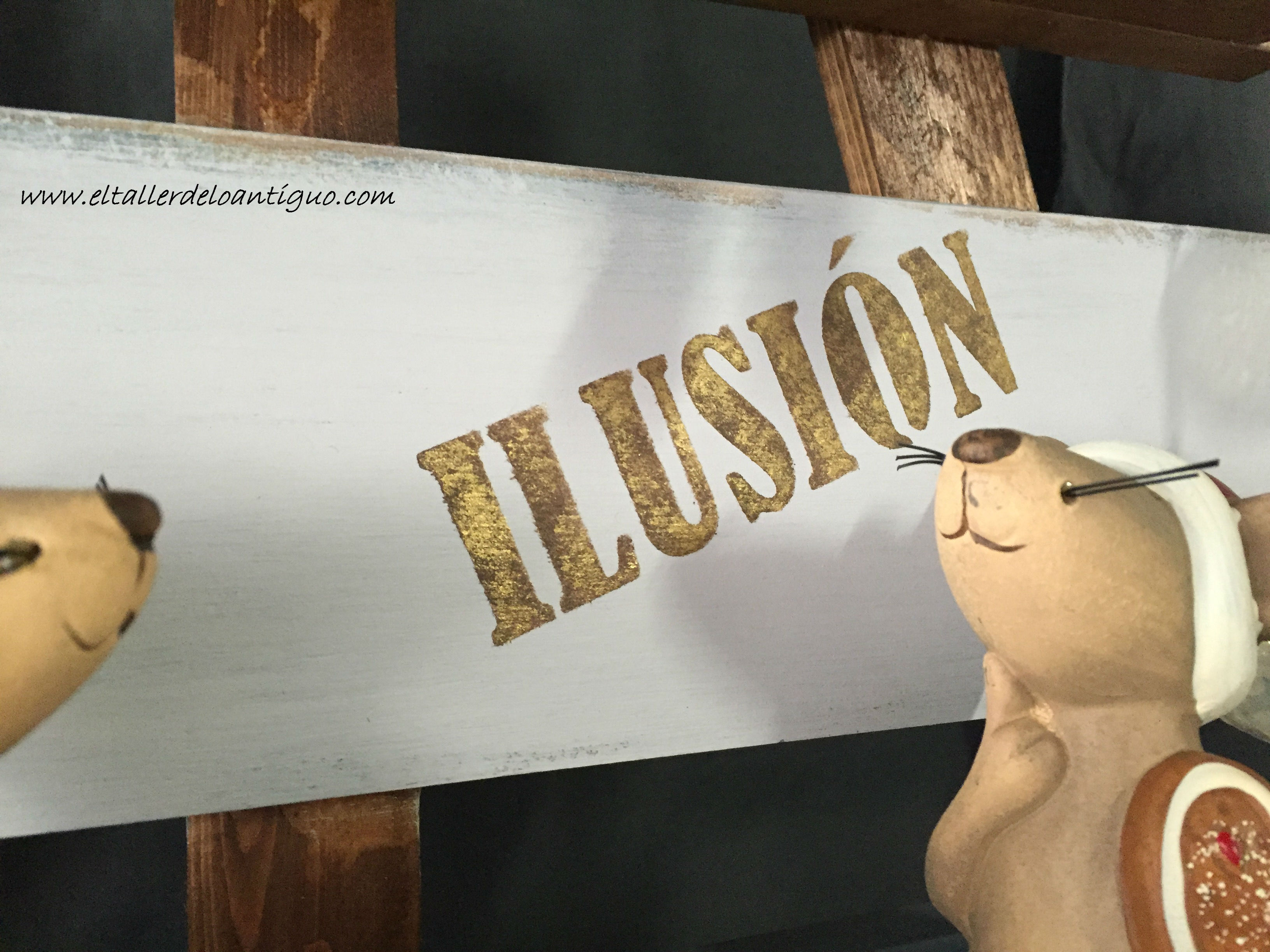 &aacute;rbol de Navidad de madera decorado